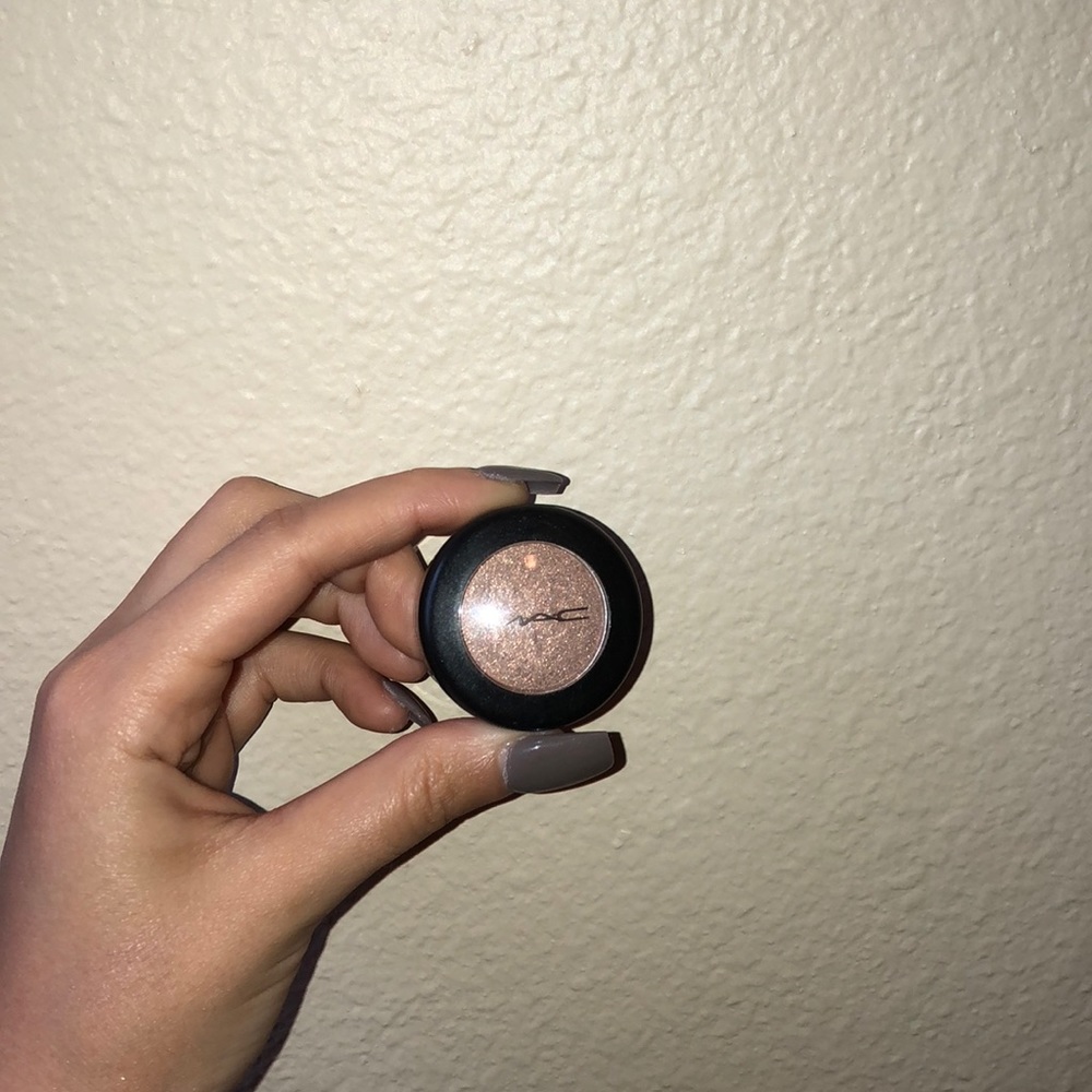 Honesty eyeshadow